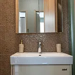 Elegant Spotless In Center *