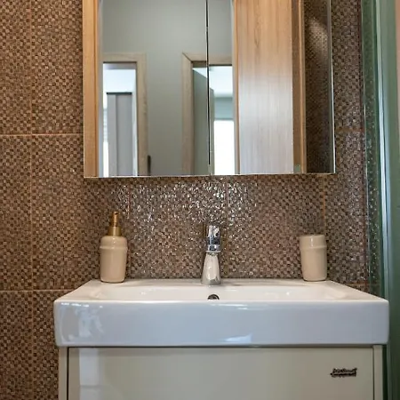 Elegant Spotless In Center *