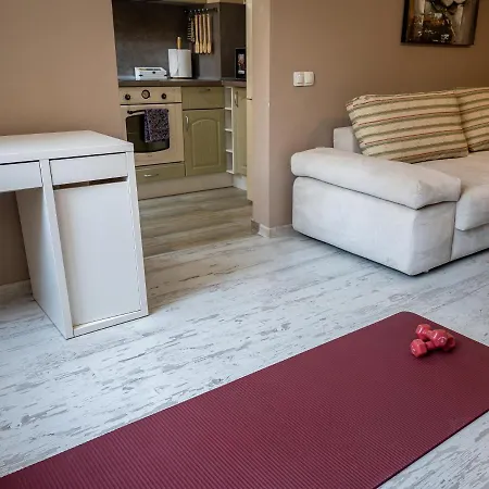 Elegant Spotless In Center *