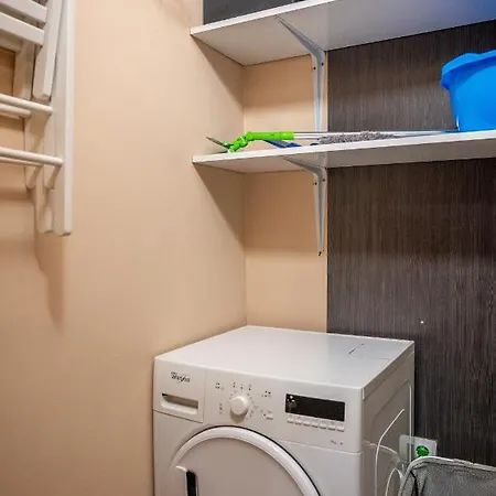 Elegant Spotless In Center *