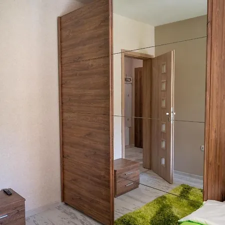 Elegant Spotless In Center