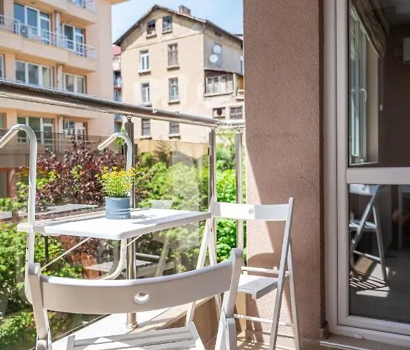 Elegant Spotless In Center * Sofia