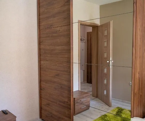 Elegant Spotless In Center