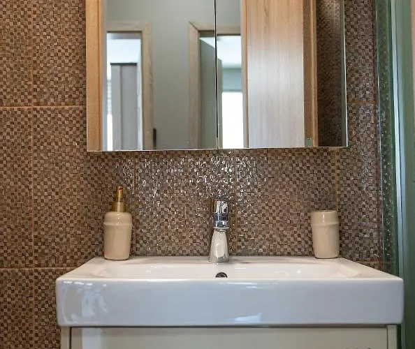 Elegant Spotless In Center *