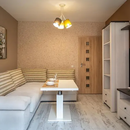 Elegant Spotless In Center דירה *