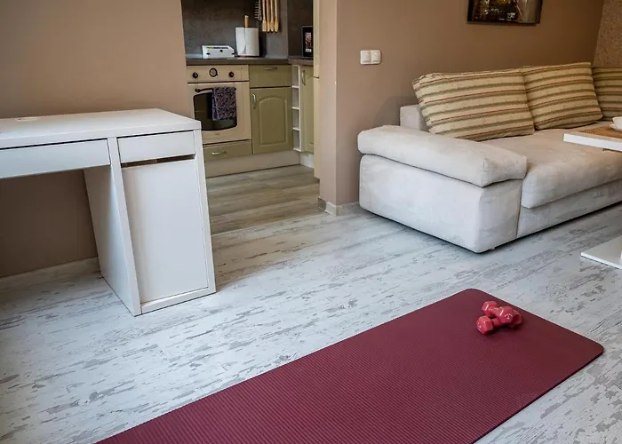 Elegant Spotless In Center *