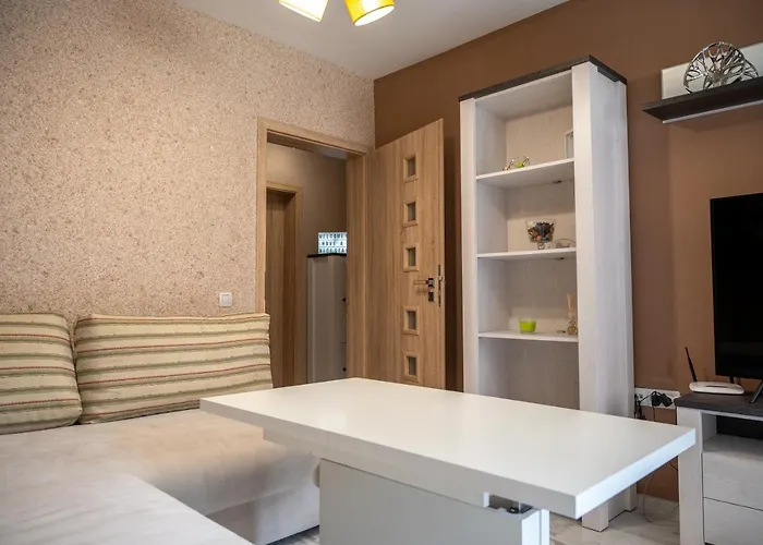 Elegant Spotless In Center Apartment *