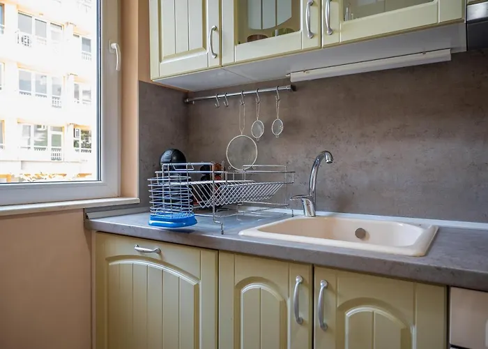 Elegant Spotless In Center Apartment