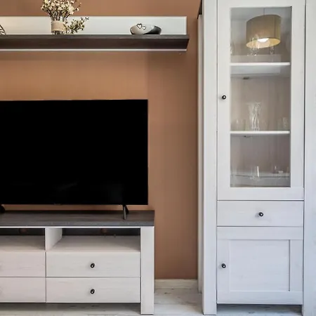 Апартамент Elegant Spotless In Center *